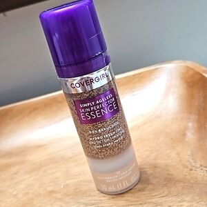 🟣 Covergirl Simply Ageless Skin Perfector Essence 🟣